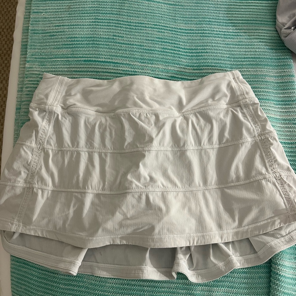 Lululemon Athletica White Skirt size 6